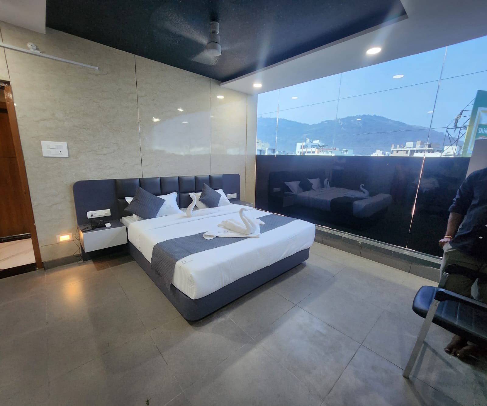 Business Suite – Raghava Inn