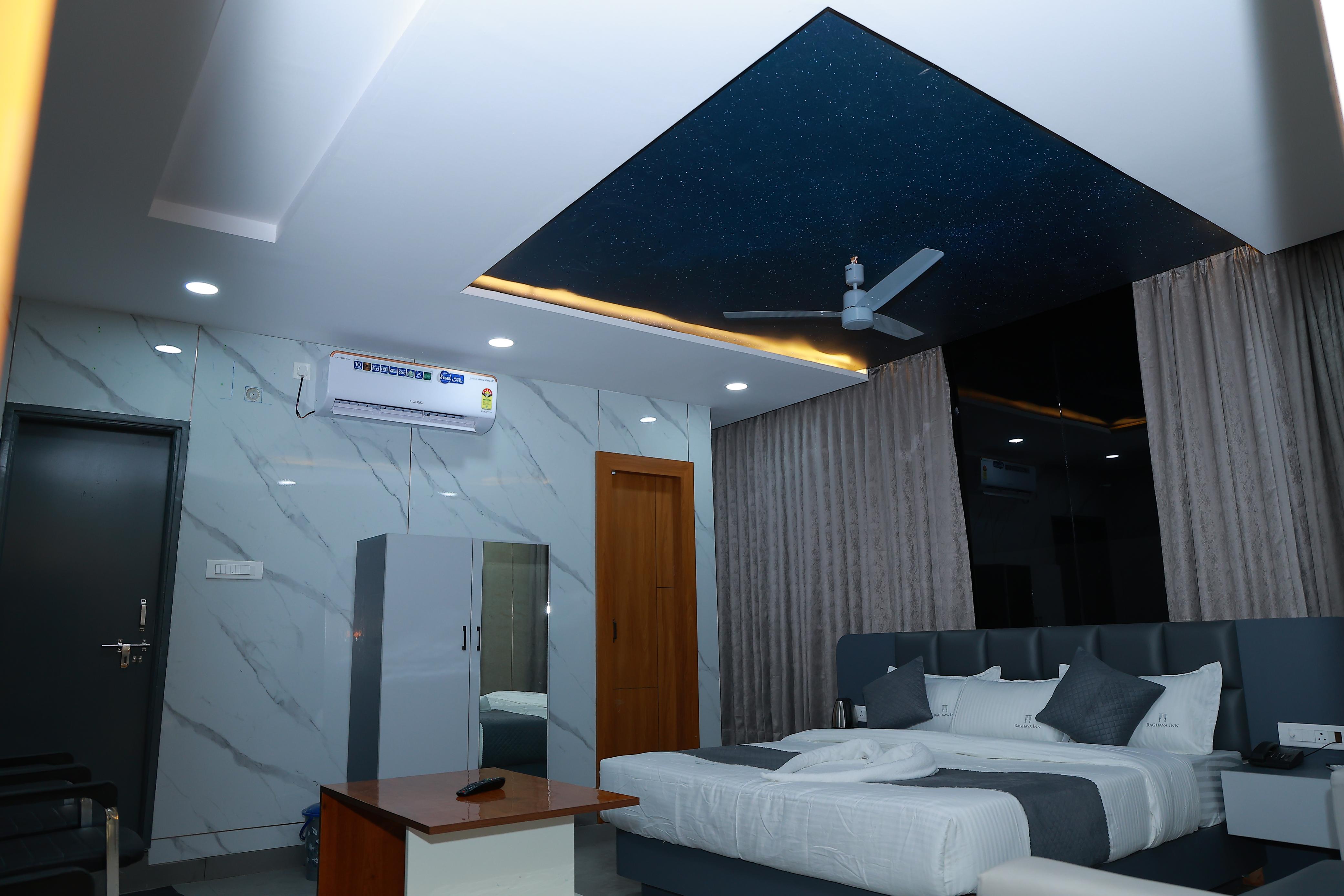 Deluxe Room – Raghava Inn